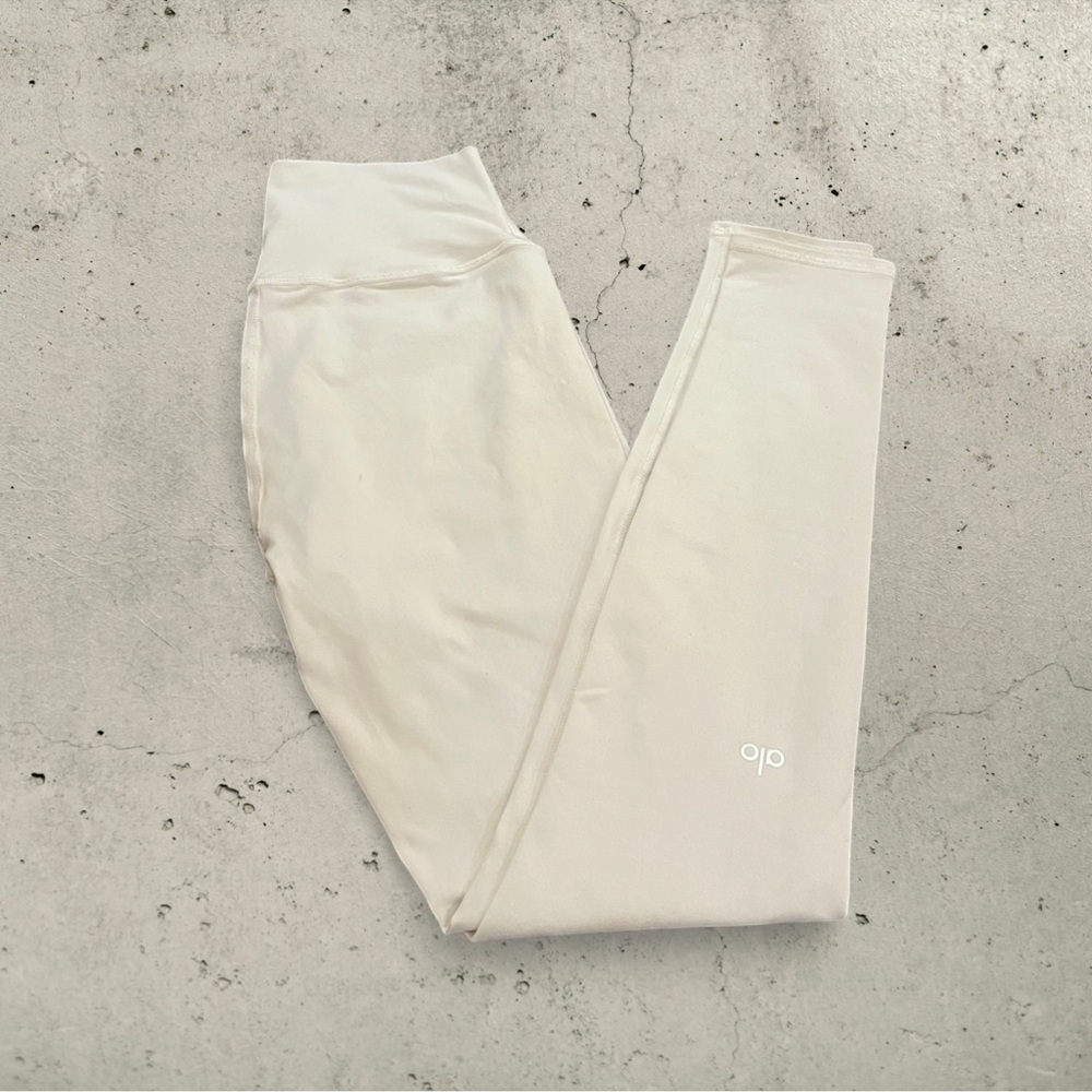 ALO Yoga High-Waist Leggings in Light Beige